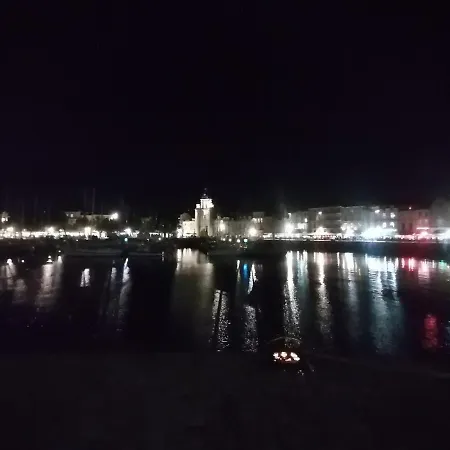 Bateau Voilier A Quai Sejour Insolite * La Rochelle (Charente-Maritime)