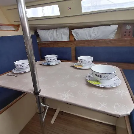 Bateau Voilier A Quai Sejour Insolite 보트호텔